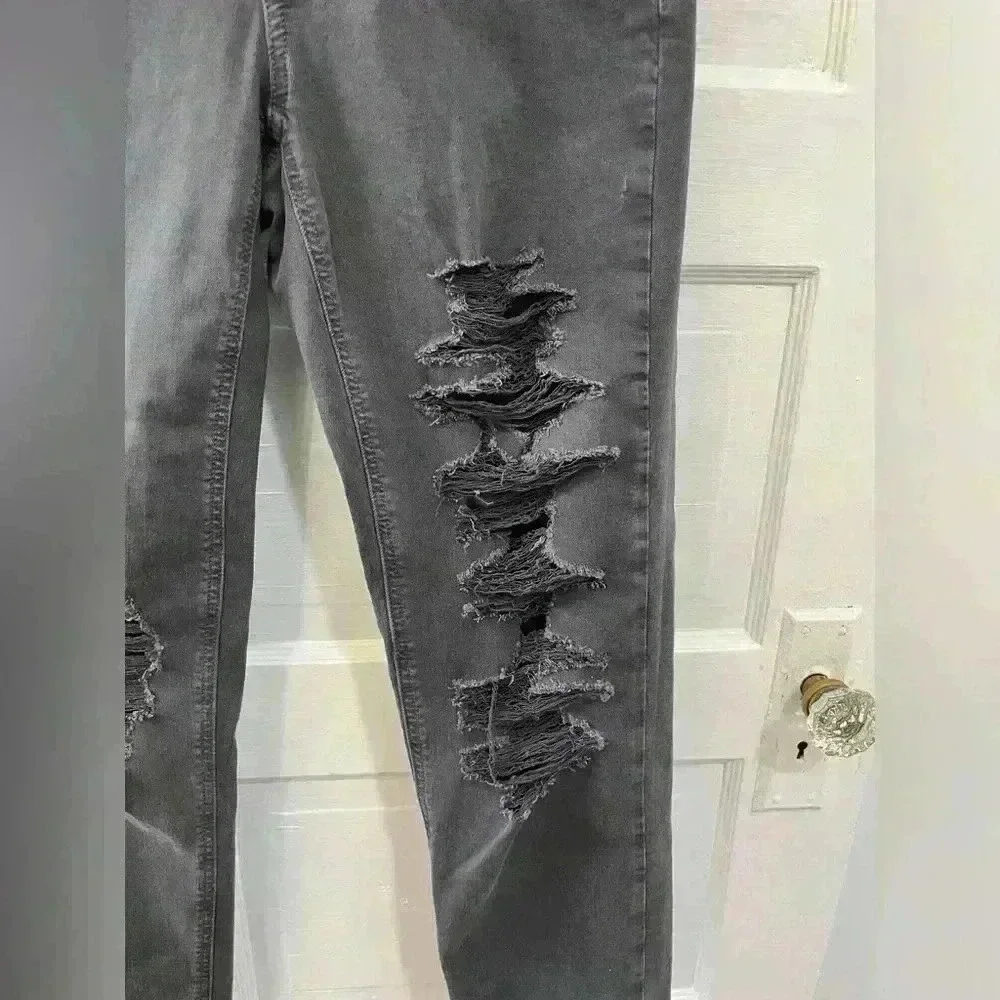 NWT American Eagle dark grey ripped tomgirl stretchy jeans size 2 short - Picture 10 of 10